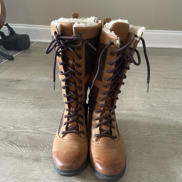 UGG boots used like new size 7 - Picture 3 of 4